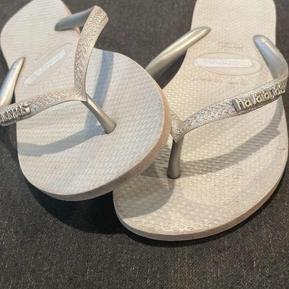 Havaianas silver glitter flip flops 🩴 ☀️ - Picture 1 of 5